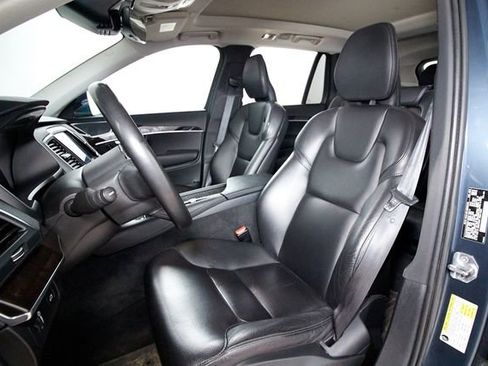Used 2019 Volvo XC90 T6 Momentum w/ Advanced Package image 21
