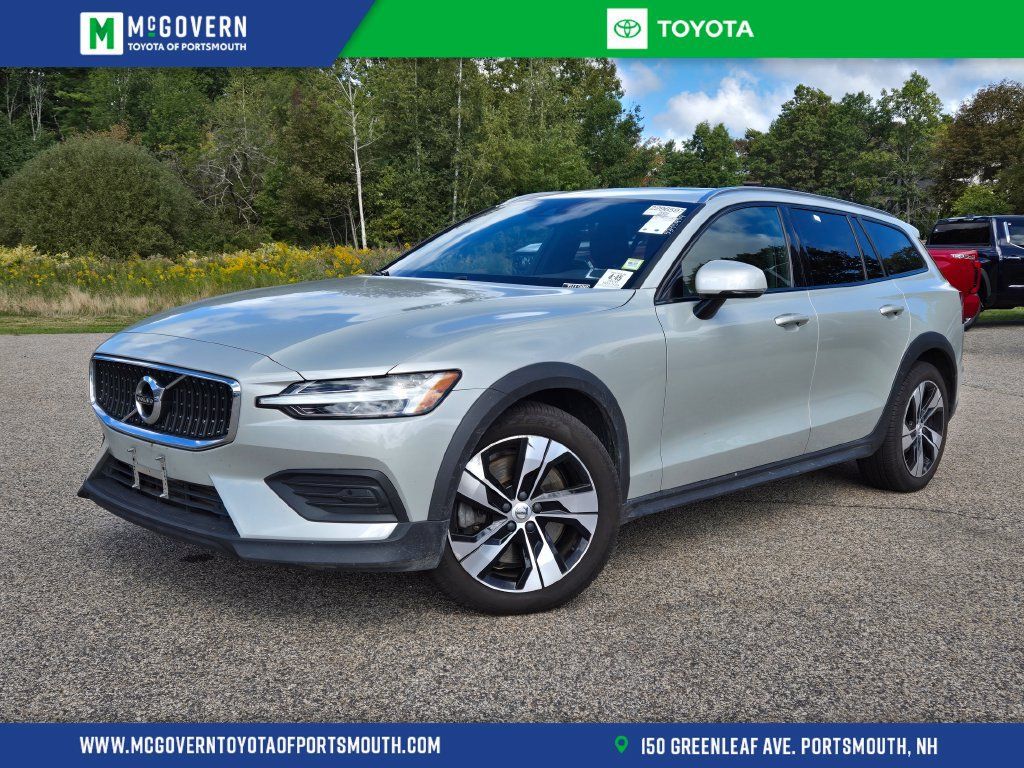Used 2020 Volvo V60 T5 Cross Country w/ Protection Package Premier AWD/4WD image 1