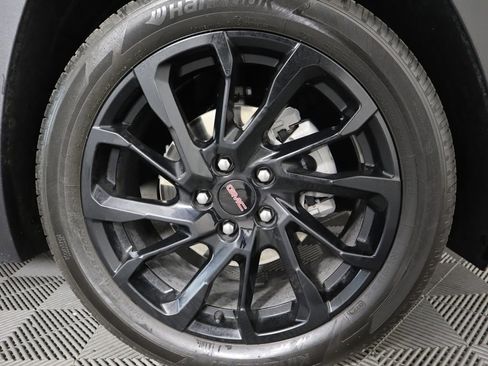 Used 2023 GMC Terrain SLE w/ Driver Convenience Package image 31