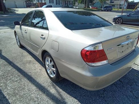 Used 2005 Toyota Camry XLE image 4