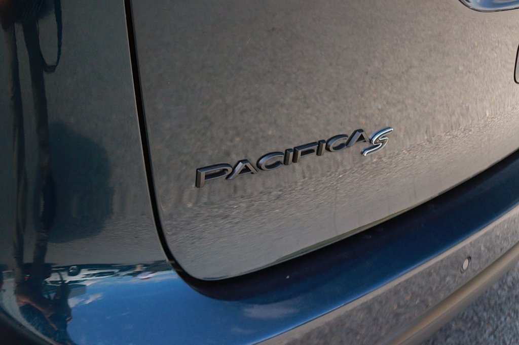 Used 2025 Chrysler Pacifica Limited FWD image 8