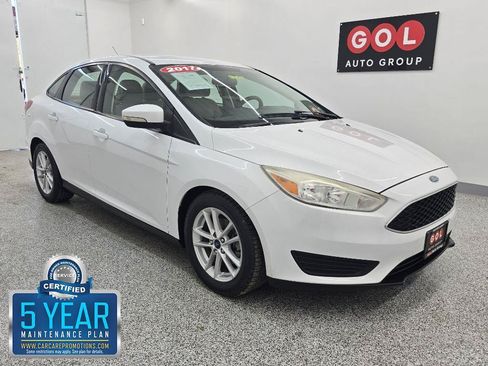 Used 2017 Ford Focus SE FWD image 1