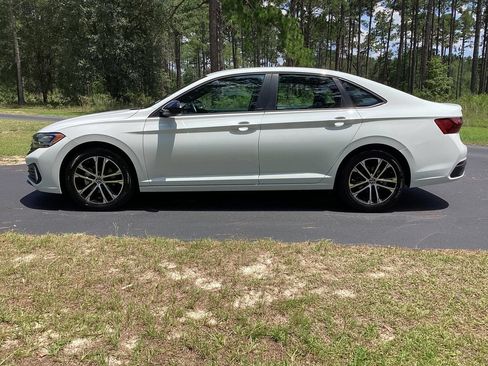Used 2024 Volkswagen Jetta Sport FWD image 2