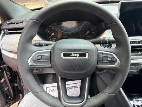 Used 2023 Jeep Compass Latitude AWD/4WD image 10