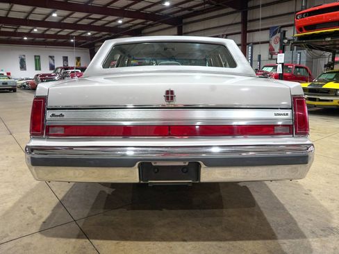 Used 1988 Lincoln Town Car Signature RWD image 7