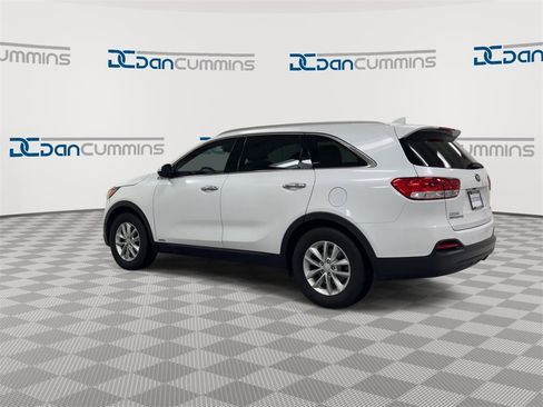 Used 2018 Kia Sorento LX image 6