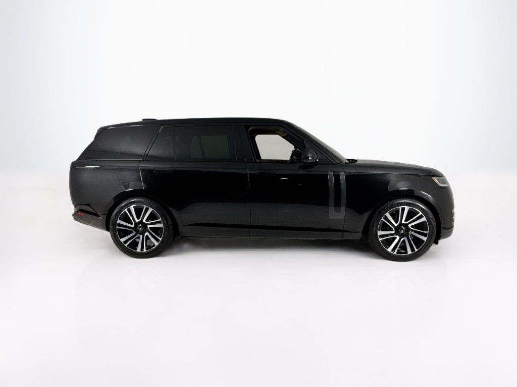Used 2023 Land Rover Range Rover Long Wheelbase SE AWD/4WD image 6