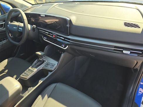 New 2026 Kia Sportage SX image 12