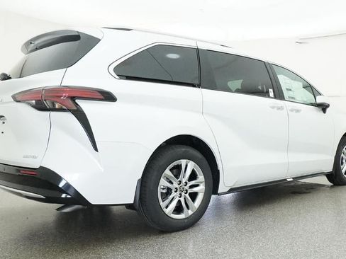 New 2026 Toyota Sienna Limited FWD image 25