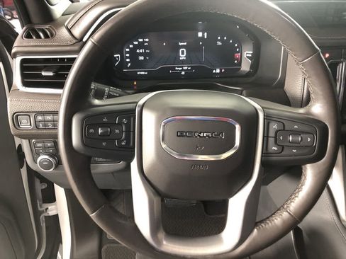 Used 2022 GMC Yukon Denali w/ Denali Premium Package image 14
