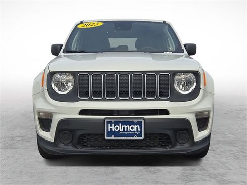 Used 2023 Jeep Renegade Latitude image 2