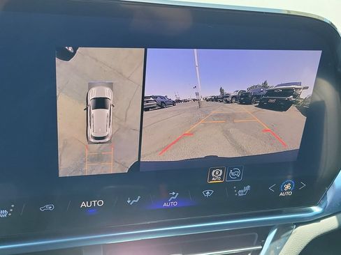 Used 2026 Chevrolet Equinox EV LT FWD image 15