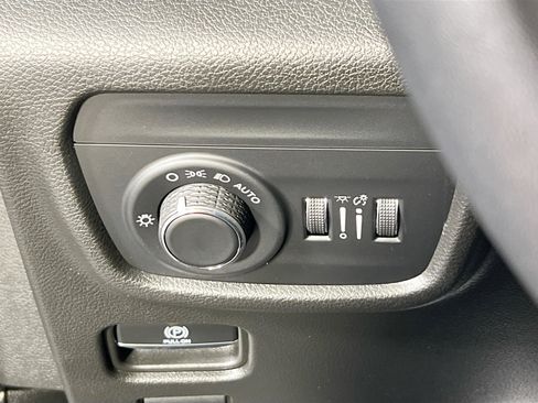 Used 2022 Jeep Grand Cherokee Laredo w/ Luxury Tech Group I image 10