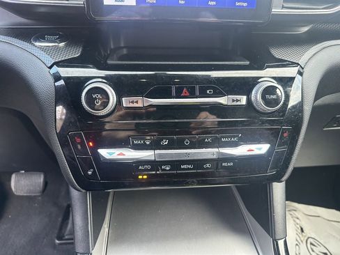 Used 2023 Ford Explorer XLT w/ Equipment Group 202A image 17