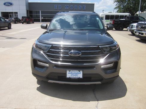 Used 2020 Ford Explorer XLT w/ Equipment Group 202A AWD/4WD image 2