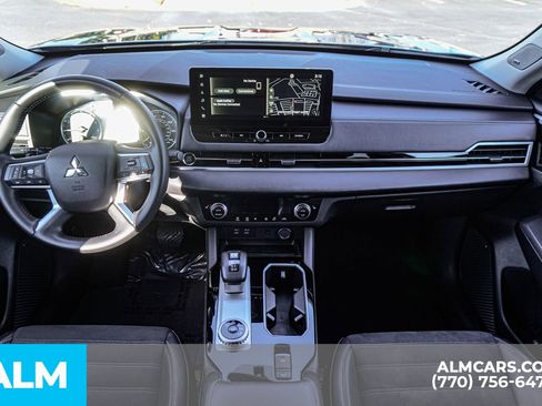 Used 2025 Mitsubishi Outlander SE image 29