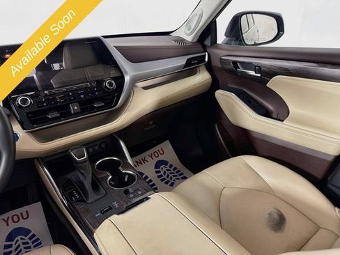 Used 2021 Toyota Highlander Platinum AWD/4WD image 22