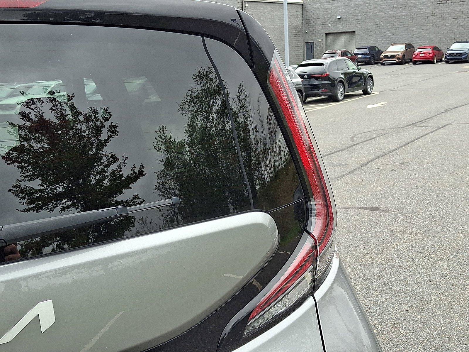 Used 2023 Kia Soul LX w/ Option Group 015 FWD image 10