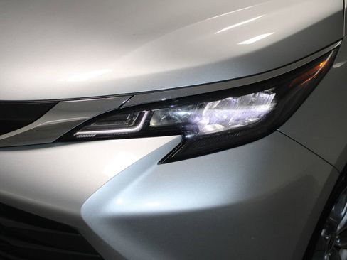 Used 2024 Toyota Sienna XLE image 52