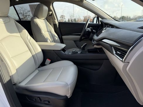 Used 2022 Cadillac XT4 Premium Luxury image 14