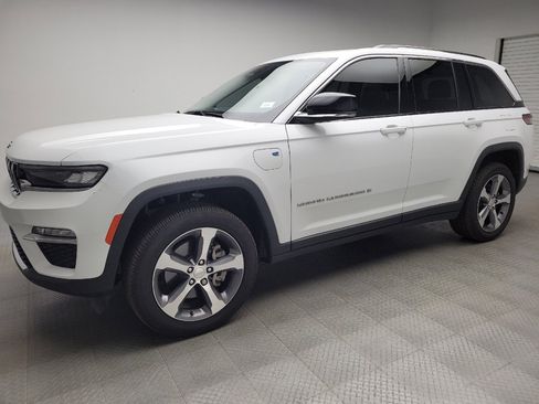 Used 2023 Jeep Grand Cherokee 4WD 4xe image 2