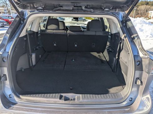 Used 2024 Toyota Highlander LE image 14