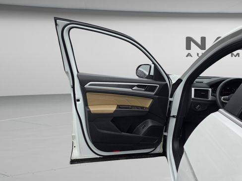 Used 2023 Volkswagen Atlas Cross Sport SE w/ Panoramic Sunroof Package image 18