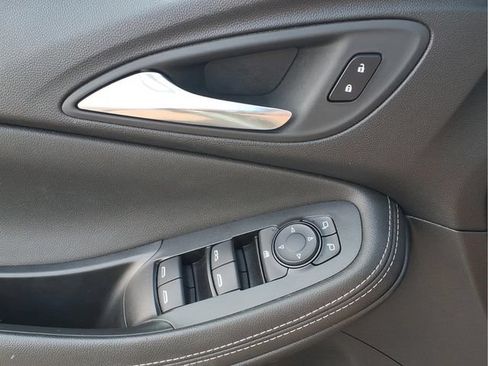 Used 2025 Buick Encore GX Preferred FWD image 17