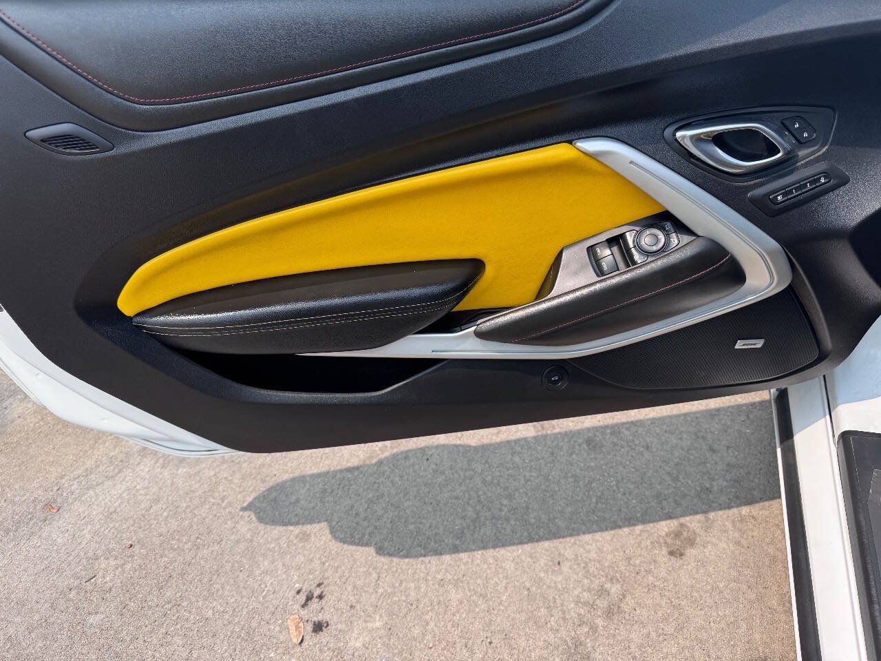 Used 2020 Chevrolet Camaro SS RWD image 9