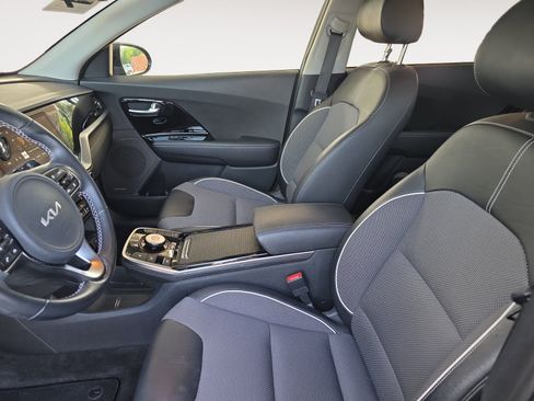 Certified 2022 Kia Niro EX FWD image 21