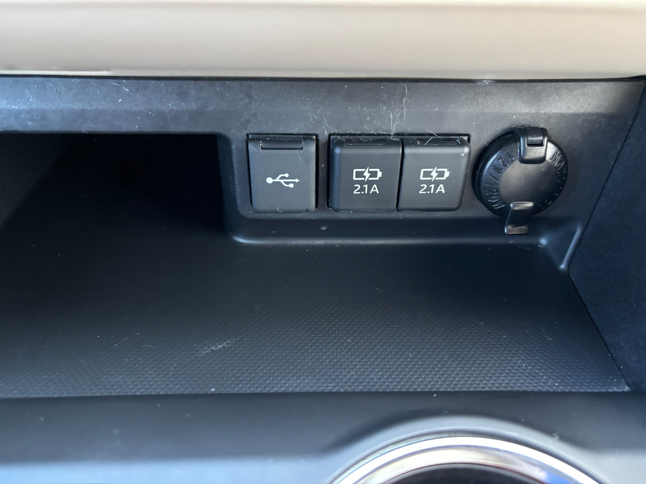 Used 2021 Toyota Highlander XLE FWD image 23