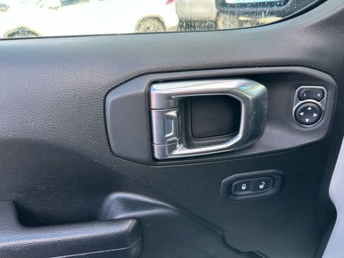 Used 2022 Jeep Gladiator Sport image 9