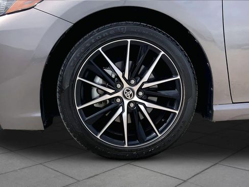 Used 2024 Toyota Camry SE FWD image 11
