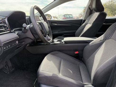 Used 2025 Toyota Camry LE image 28