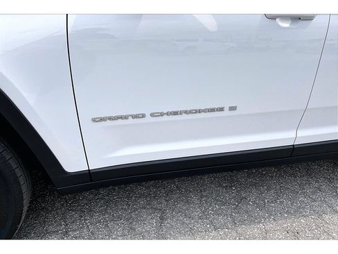 Certified 2022 Jeep Grand Cherokee Limited AWD/4WD image 39