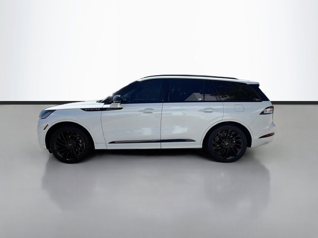 Used 2025 Lincoln Aviator Reserve w/ Luxury Package RWD image 8