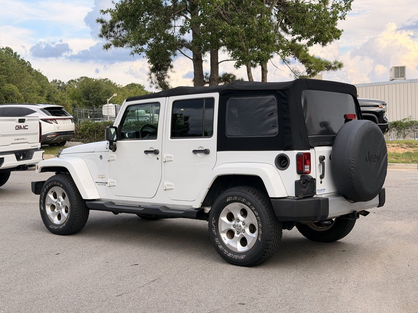 Used 2015 Jeep Wrangler Unlimited Sahara w/ Dual Top Group AWD/4WD image 10