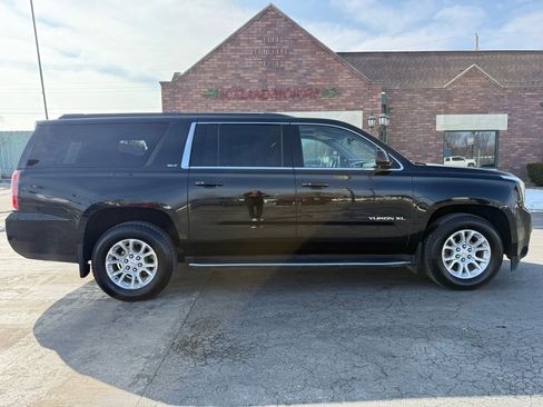 Used 2017 GMC Yukon XL SLT w/ Open Road Package image 1
