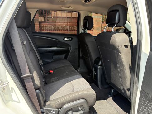 Used 2019 Dodge Journey SE FWD image 12