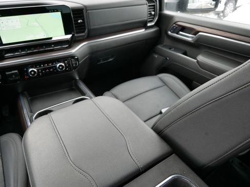 Used 2025 GMC Sierra 2500 SLT w/ SLT Convenience Package image 15