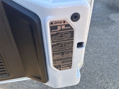 Used 2024 Jeep Wrangler Unlimited image 10