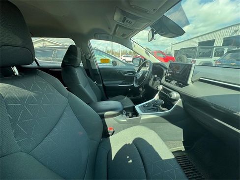 Used 2023 Toyota RAV4 XLE image 3