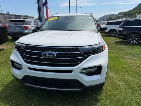 Used 2024 Ford Explorer XLT w/ Equipment Group 202A AWD/4WD image 2