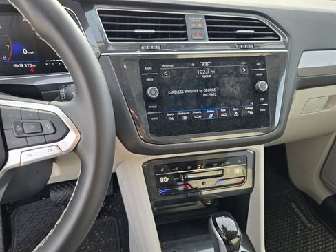 Used 2024 Volkswagen Tiguan SE image 17