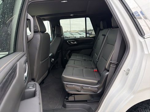 Used 2023 GMC Yukon SLT w/ SLT Premium Package image 20