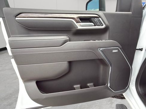 Used 2025 Chevrolet Silverado 3500 LTZ w/ LTZ Plus Package AWD/4WD image 29