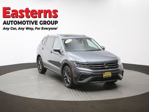 Used 2022 Volkswagen Tiguan SE w/ Panoramic Sunroof Package image 51