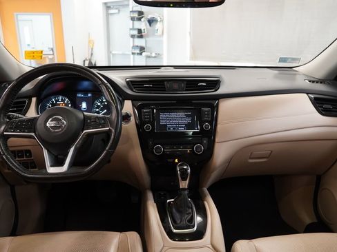 Used 2018 Nissan Rogue SL w/ Premium Package AWD/4WD image 10