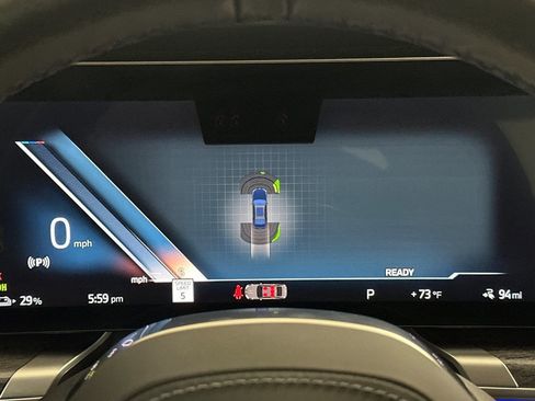 Used 2025 BMW i7 xDrive60 image 24