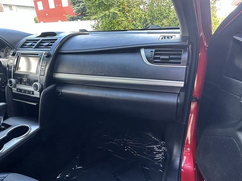 Used 2014 Toyota Camry SE FWD image 38